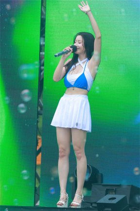 193权恩妃(19) 24年水弹音乐节（机位二） 短裙+凉高 3511张
