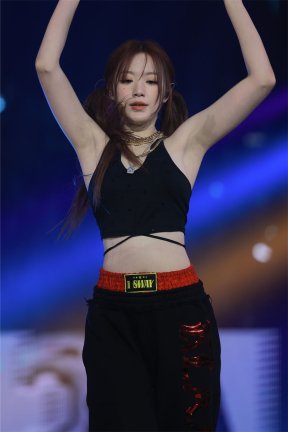 144 (G)I-DLE叶舒华+赵美延（少量） 24年7月 吊带舞台 1456张