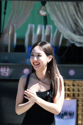 126 Twice-Nayeon林娜琏 黑色紧身外拍 1020张