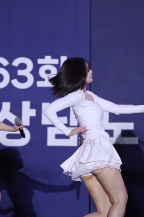 112 Oh My Girl崔乂园 22年舞台 露臀超短裙 1305张
