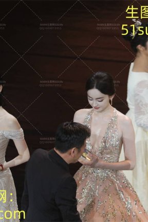 137娜扎 景甜 李一桐 唐艺昕 深V+长裙 微博之夜舞台 222张